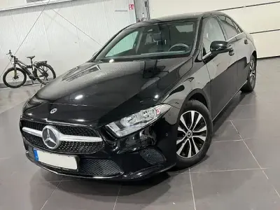 Gebraucht Mercedes A180 116 PS (85 kW) 2020 Schwarz Limousine