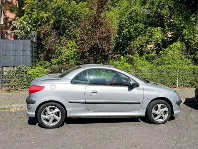 Gebraucht Peugeot 206 CC 109 PS (80 kW) 2003 Silber Cabrio