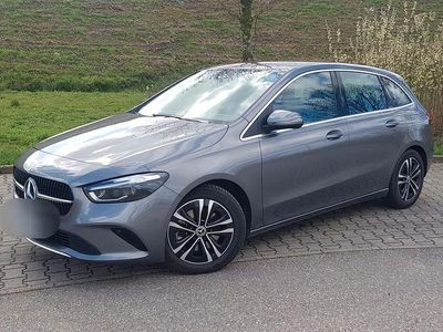 Gebraucht Mercedes B220 Progressive 190 PS (139 kW) 2024 Grau Van / Kleinbus