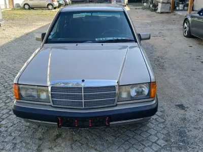 Gebraucht Mercedes 190 94 PS (69 kW) 1991 Gold Limousine