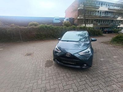 Usata Toyota Aygo X-play 72 CV (52 kW) 2020 Blu Utilitaria