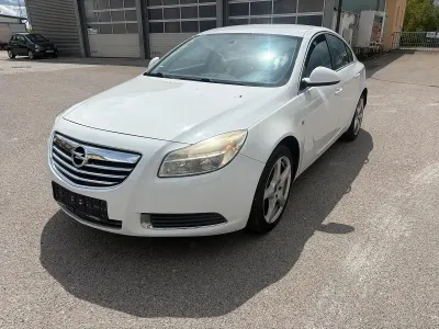 Gebraucht Opel Insignia 131 PS (96 kW) 2009 Weiß Limousine