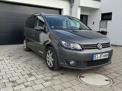Grau Gebraucht 2012 VW Touran Highline Van / Kleinbus | 8.300 € (Fairer Preis)