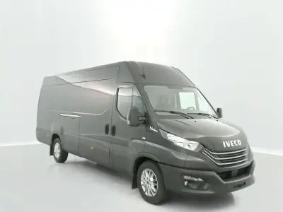 Second-hand Iveco Daily 156 CP (114 kW) 2022 Negru Van