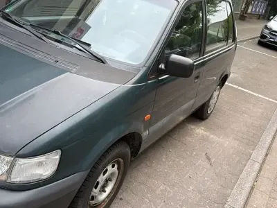 Gebraucht Mitsubishi Space Runner 122 PS (89 kW) 1997 Grün Van / Kleinbus