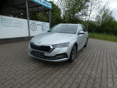 Gebraucht Skoda Octavia Style 150 PS (110 kW) 2022 Stribrna brilliant/ brilliants Kombi