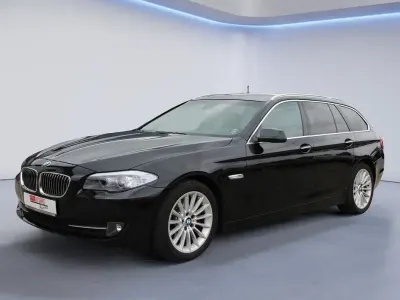 Gebraucht BMW 520 184 PS (135 kW) 2011 Black sapphire metallic Kombi