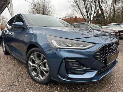 Blau Gebraucht 2022 Ford Focus ST-Line Limousine | 17.999 € (Fairer Preis)