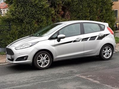 Second-hand Ford Fiesta SYNC Edition 80 CP (58 kW) 2015 Argintiu Berlinǎ