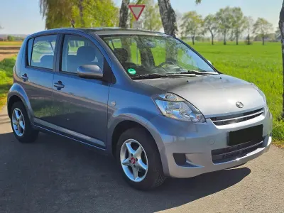 Gebraucht Daihatsu Sirion 91 PS (66 kW) 2011 Grau Kleinwagen