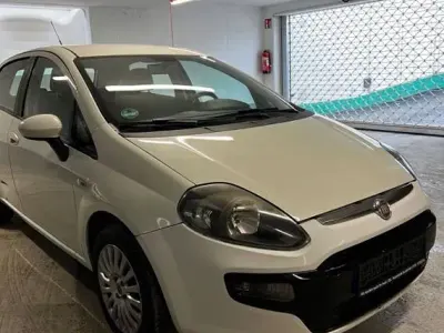 Gebraucht Fiat Punto 68 PS (50 kW) 2011 Weiß Kleinwagen