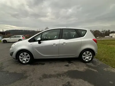 Gebraucht Opel Meriva 101 PS (74 kW) 2010 Silber Van / Kleinbus