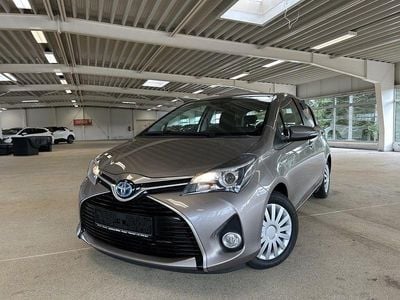 Gebraucht Toyota Yaris Hybrid Comfort 101 PS (74 kW) 2015 Beige Limousine