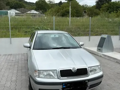 Używany Skoda Octavia 55 KM (40 kW) 2004 Srebrny Sedan/Limuzyna