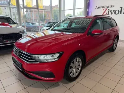 Gebraucht VW Passat Conceptline 150 PS (110 kW) 2023 Rot Kombi