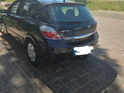 Usata Opel Astra 125 CV (91 kW) 2004 Nero Utilitaria