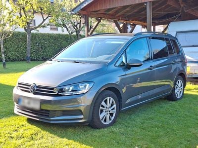 Second-hand VW Touran Comfortline 150 CP (110 kW) 2019 Gri Monovolum