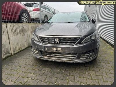 Gebraucht Peugeot 308 Allure 131 PS (96 kW) 2019 Grün Limousine