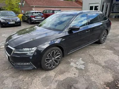 Używany Skoda Superb LAURIN & KLEMENT 200 KM (147 kW) 2022 Czarny Kombi
