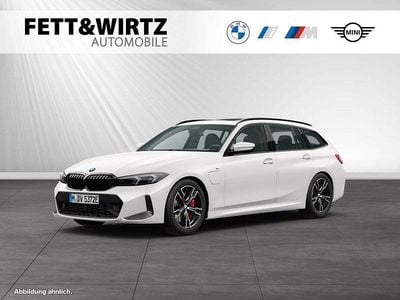 Begagnad BMW 330e M Sport 292 HK (214 kW) 2025 Vit Kombi