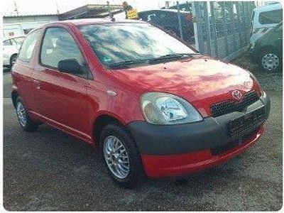 Rot Gebraucht 2002 Toyota Yaris Limousine | 2.790 € (Etwas zu teuer)