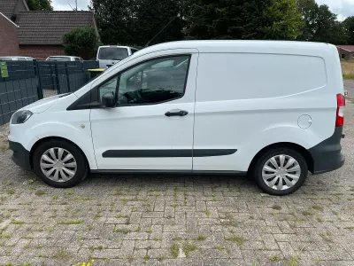Gebraucht Ford Transit Courier 75 PS (55 kW) 2016 Weiß Van