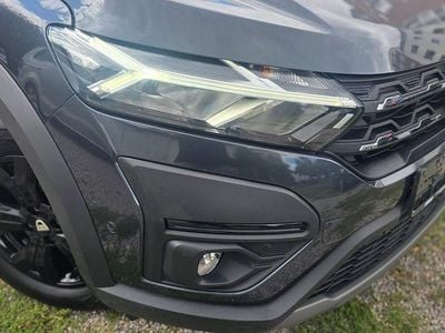 Grau Gebraucht 2022 Dacia Jogger Extreme Van / Kleinbus | 15.999 € (Guter Preis)