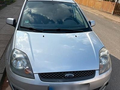 Usata Ford Fiesta 68 CV (50 kW) 2008 Verde Utilitaria