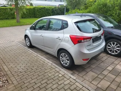 Gebraucht Hyundai i20 Space 90 PS (66 kW) 2018 Silber Van / Kleinbus