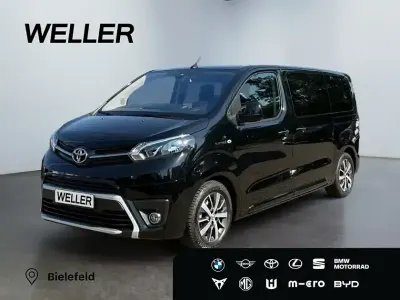 Gebraucht Toyota Proace Team 100 kW (136 PS) 2021 Black pearl (schwarz) Van / Kleinbus