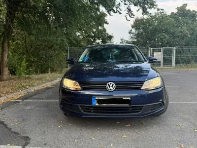 Gebraucht VW Jetta Comfortline 105 PS (77 kW) 2011 Blau Limousine