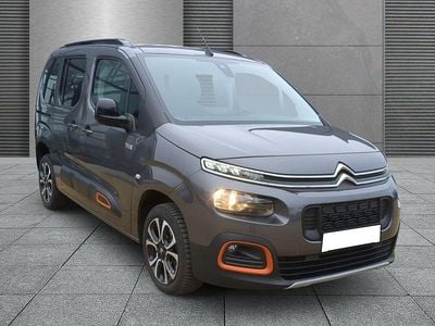 Platiniumgrau Gebraucht 2024 Citroën Berlingo Shine Van / Kleinbus | 25.186 € (Guter Preis)