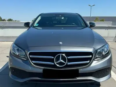 Gebraucht Mercedes E220 Avantgarde 194 PS (142 kW) 2016 Grau Limousine