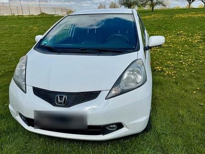 Begagnad Honda Jazz Trend 90 HK (66 kW) 2010 Vit Halvkombi