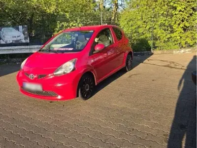 Gebraucht Toyota Aygo 68 PS (50 kW) 2010 Rot Kleinwagen