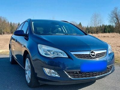 Usata Opel Astra Design Edition 140 CV (102 kW) 2012 Blu Station wagon