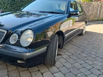 Brugt Mercedes E200 Classic 163 HK (119 kW) 2001 Sort Sedan