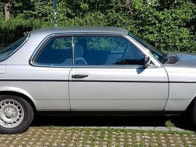 Gebraucht Mercedes 230 136 PS (100 kW) 1983 Silber Cabrio