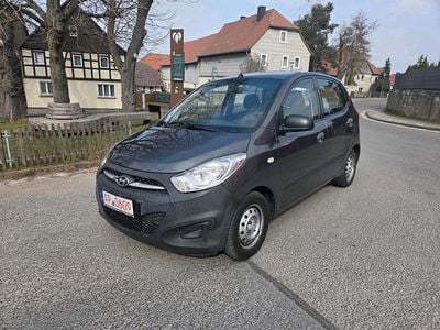 Gebraucht Hyundai i10 69 PS (50 kW) 2012 Grau Kleinwagen