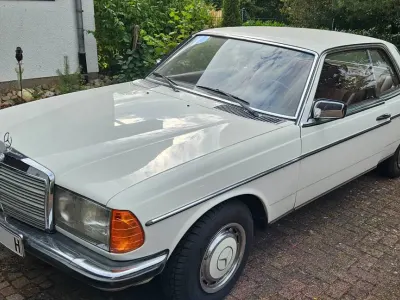 Gebraucht Mercedes 280 177 PS (130 kW) 1977 Weiß Coupé