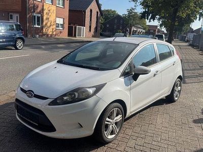 Weiß Gebraucht 2009 Ford Fiesta Trend Limousine | 2.950 € (Fairer Preis)