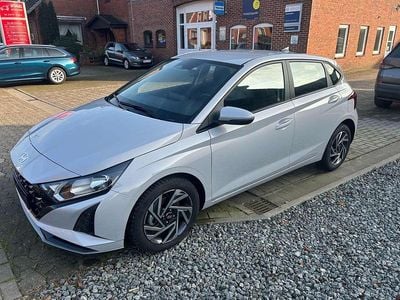 Lumen grey / mic Gebraucht 2024 Hyundai i20 Pure Kleinwagen | 18.500 € (Fairer Preis)