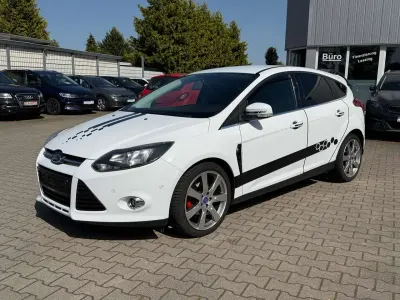 Gebraucht Ford Focus Champions Edition 105 PS (77 kW) 2012 Frostweiß Kleinwagen
