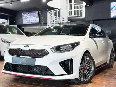 Gebraucht Kia ProCeed GT Comfort 204 PS (150 kW) 2021 Weiss Kleinwagen