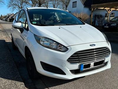 Gebraucht Ford Fiesta 60 PS (44 kW) 2013 Weiß Kleinwagen