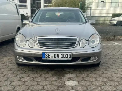 Gebraucht Mercedes E200 145 PS (106 kW) 2003 Silber Limousine