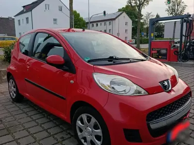 Usata Peugeot 107 67 CV (49 kW) 2010 Rosso Utilitaria