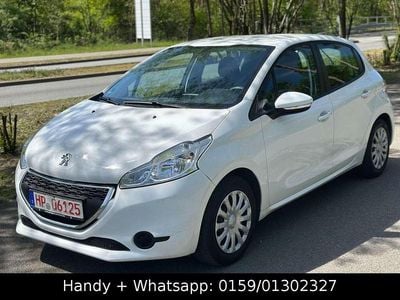 Usata Peugeot 208 Active 68 CV (50 kW) 2015 Bianco Utilitaria