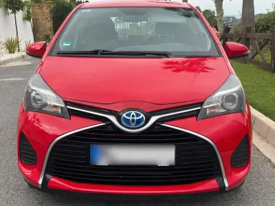 Brugt Toyota Yaris Hybrid 99 HK (72 kW) 2015 Rød Hatchback