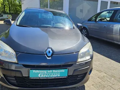 Gebraucht Renault Mégane Dynamique 106 PS (77 kW) 2011 Dunkel blau Limousine